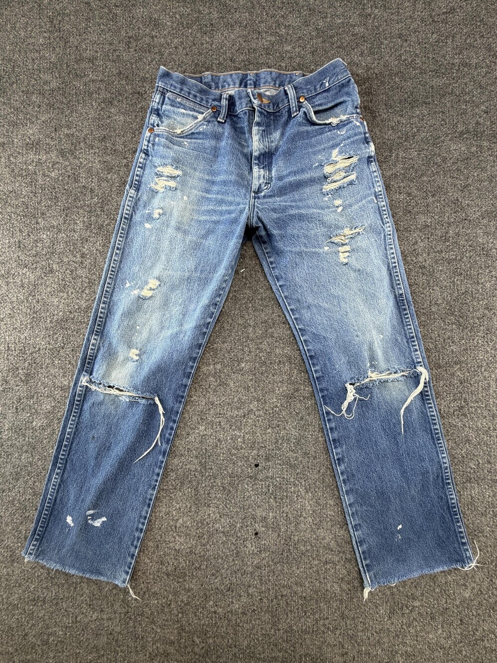Wrangler Cowboy Cut 13MWZPW Jeans Mens 32x30 Blue Medium Wash Distressed